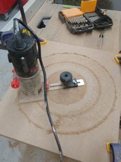 A knob and fender washers are used to clamp the slider in place. . Router circle jig harbor freight
